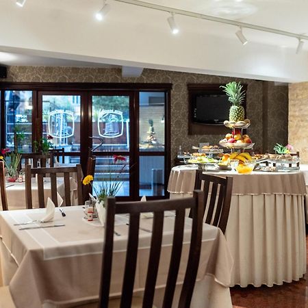 Acapulco Hotel Ploieşti Eksteriør billede